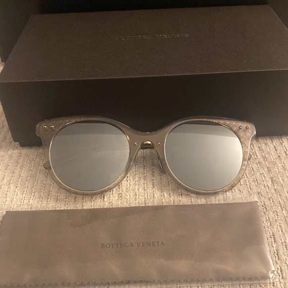 Borrega Venetta Sunglasses - Picture 4 of 4